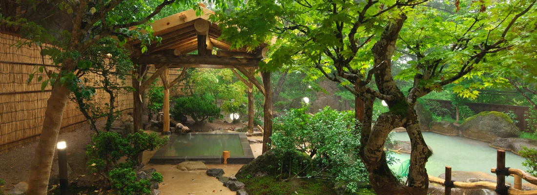 Ao-no-yu (outdoor bath)